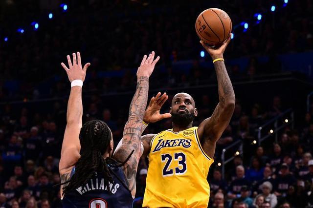 华体会中国-NBA季后赛|湖人再度不敌雷霆,赛后全队找裁判理论